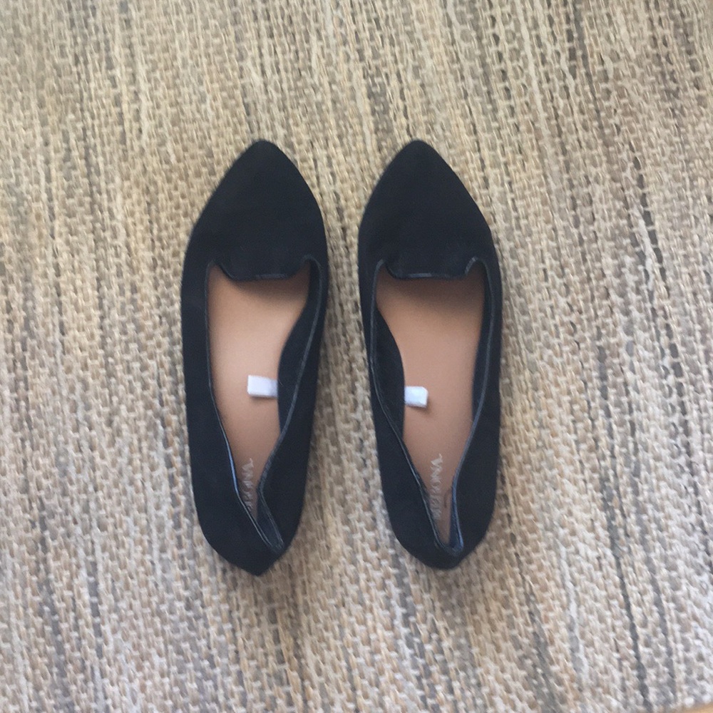 Black pointed toe ballet flats